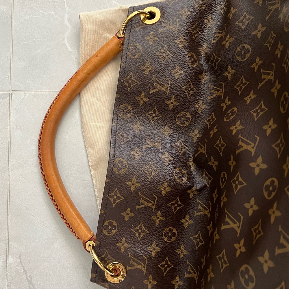 Authentic Louis Vuitton Monogram Artsy Handbag - Picture 7 of 15